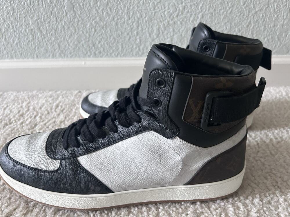 Authentic Louis Vuitton Rivoli Triple Monogram Sneakers LV 9.5 (fits USA 10.5)